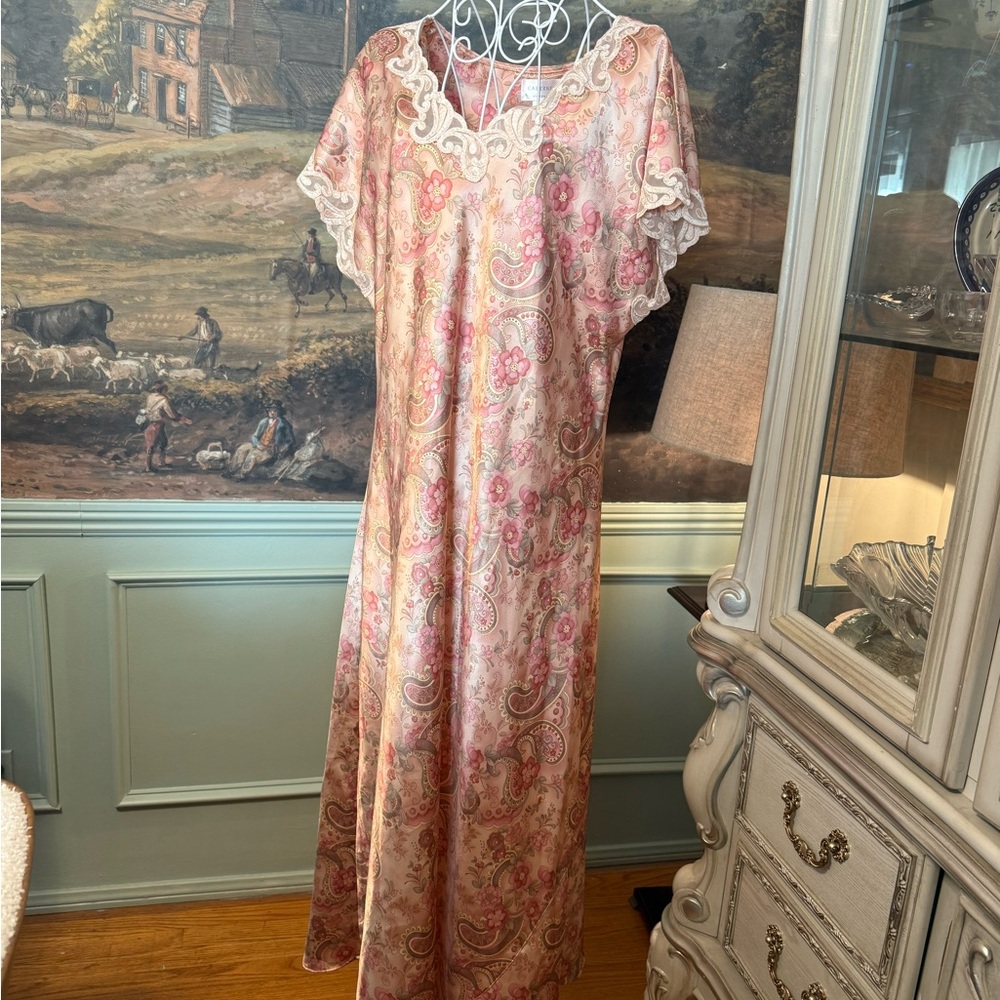 Vintage Cabernet Pink Paisley Chemise in Size Large